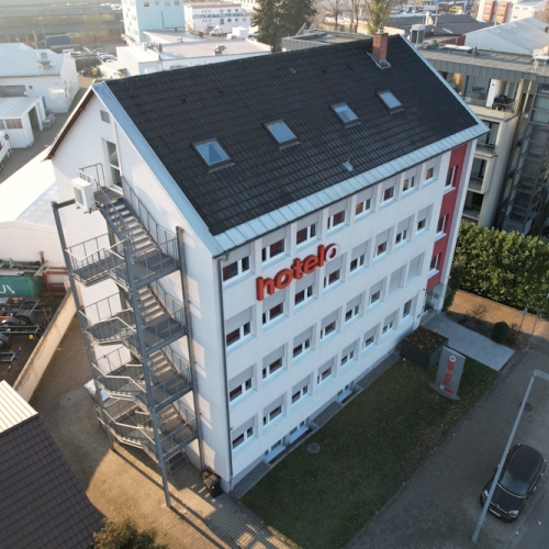 Hotel/ umgewandelt in Studentenwohnungen